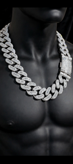 The Barry Bonds Cuban chain mannequin view