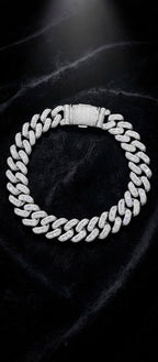 The Barry Bonds 29MM Cuban chain on black velvet