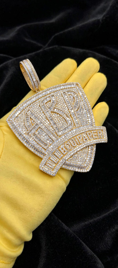 Gold pendant