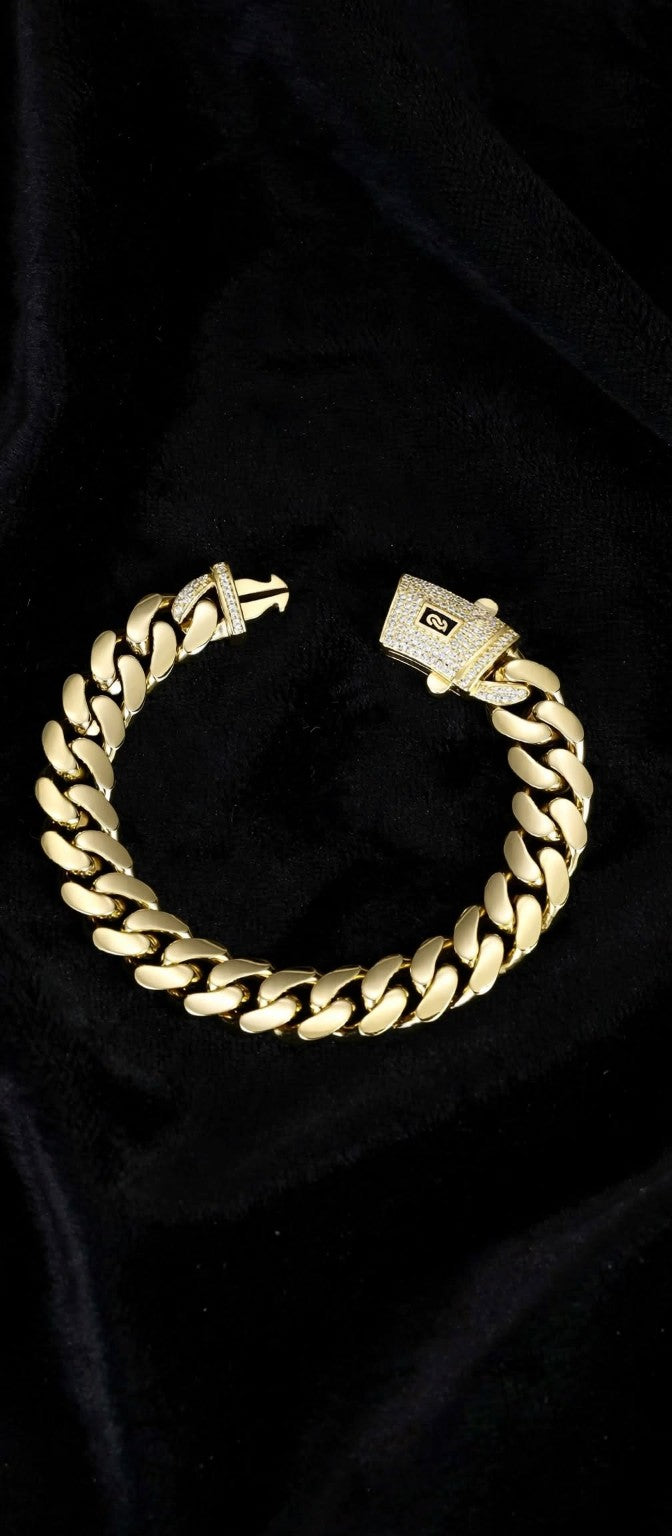Gold Standard Cuban link bracelet close-up