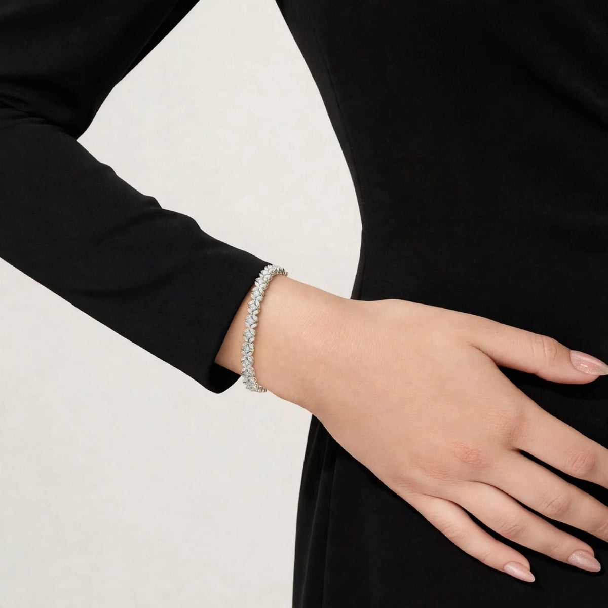 Bracelet worn on wrist