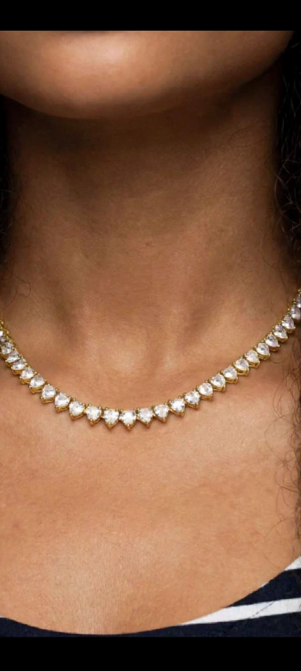 Heart of Elegance necklace alternate close-up