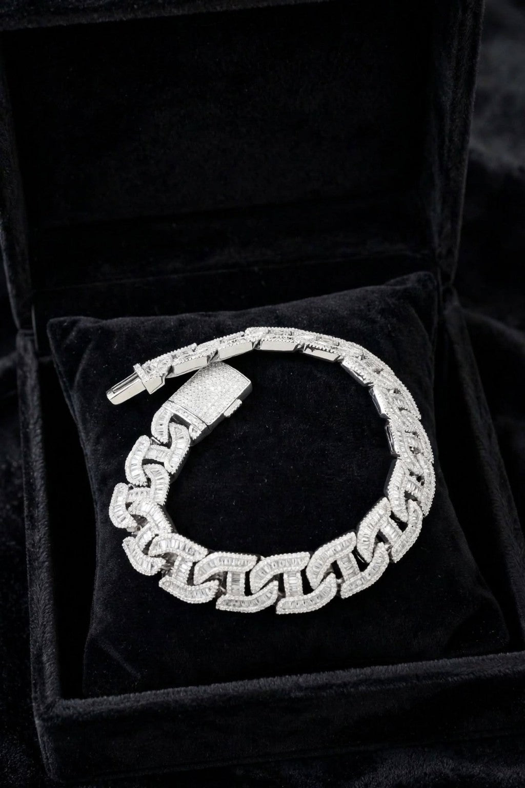 The Royal Affair silver bracelet in velvet box