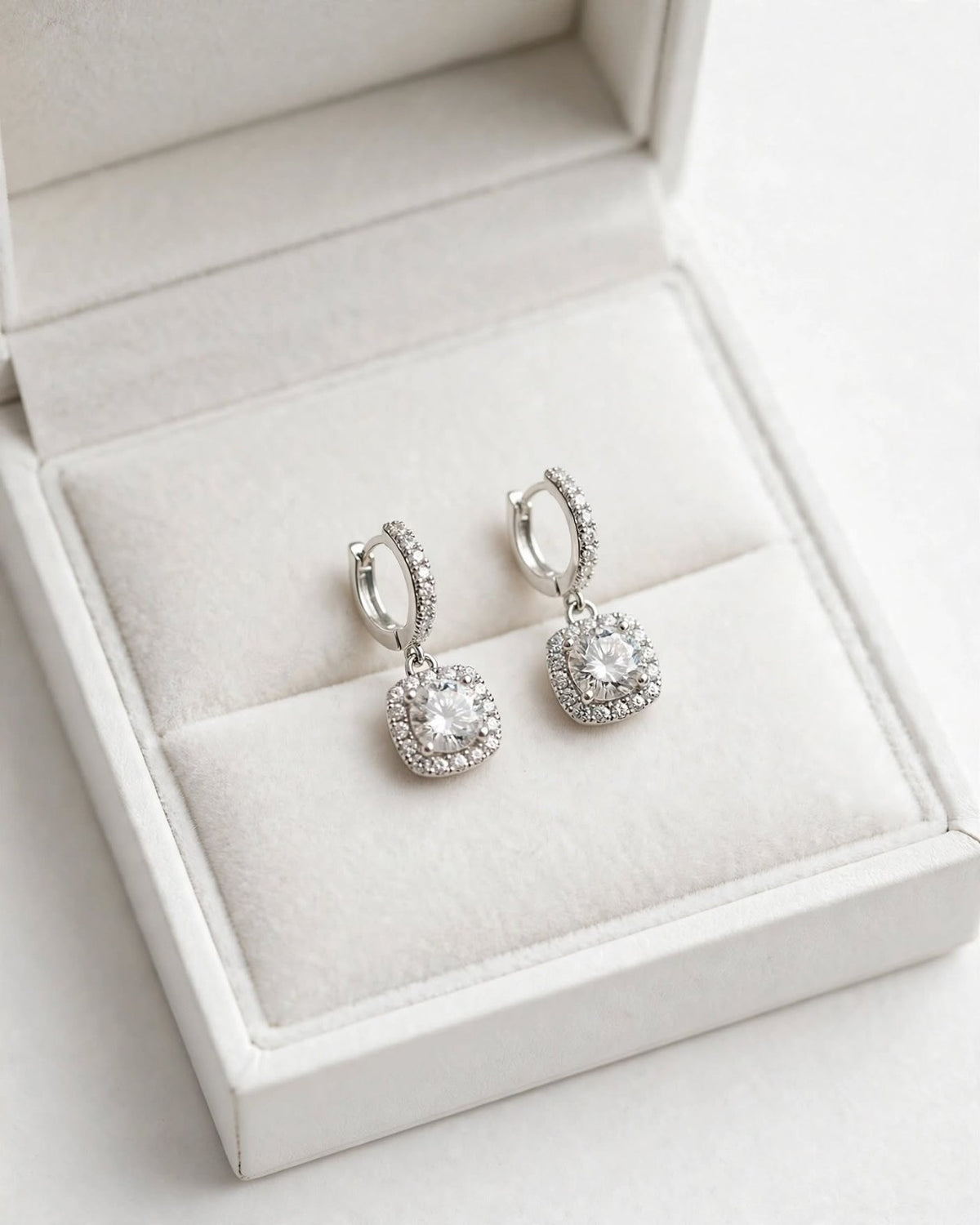 The Silver Empress moissanite necklace and earrings — image 9890